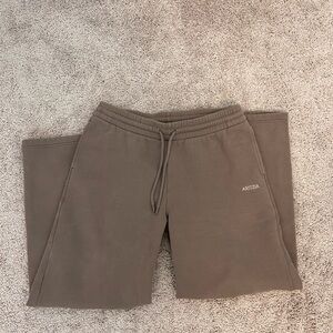 Aritzia Taupe Cozy Sweatfleece Boyfriend Wide Sweatpant